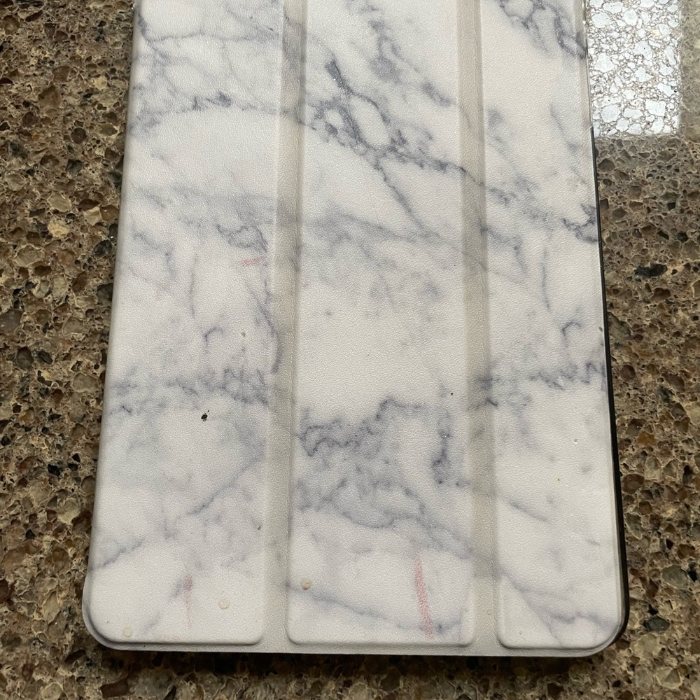 Mini IPad - Picture 2 of 3